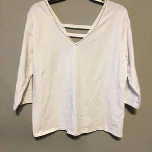 🌷Tribal White 3/4 Length sleeve V-neck T-shirt XL🌷